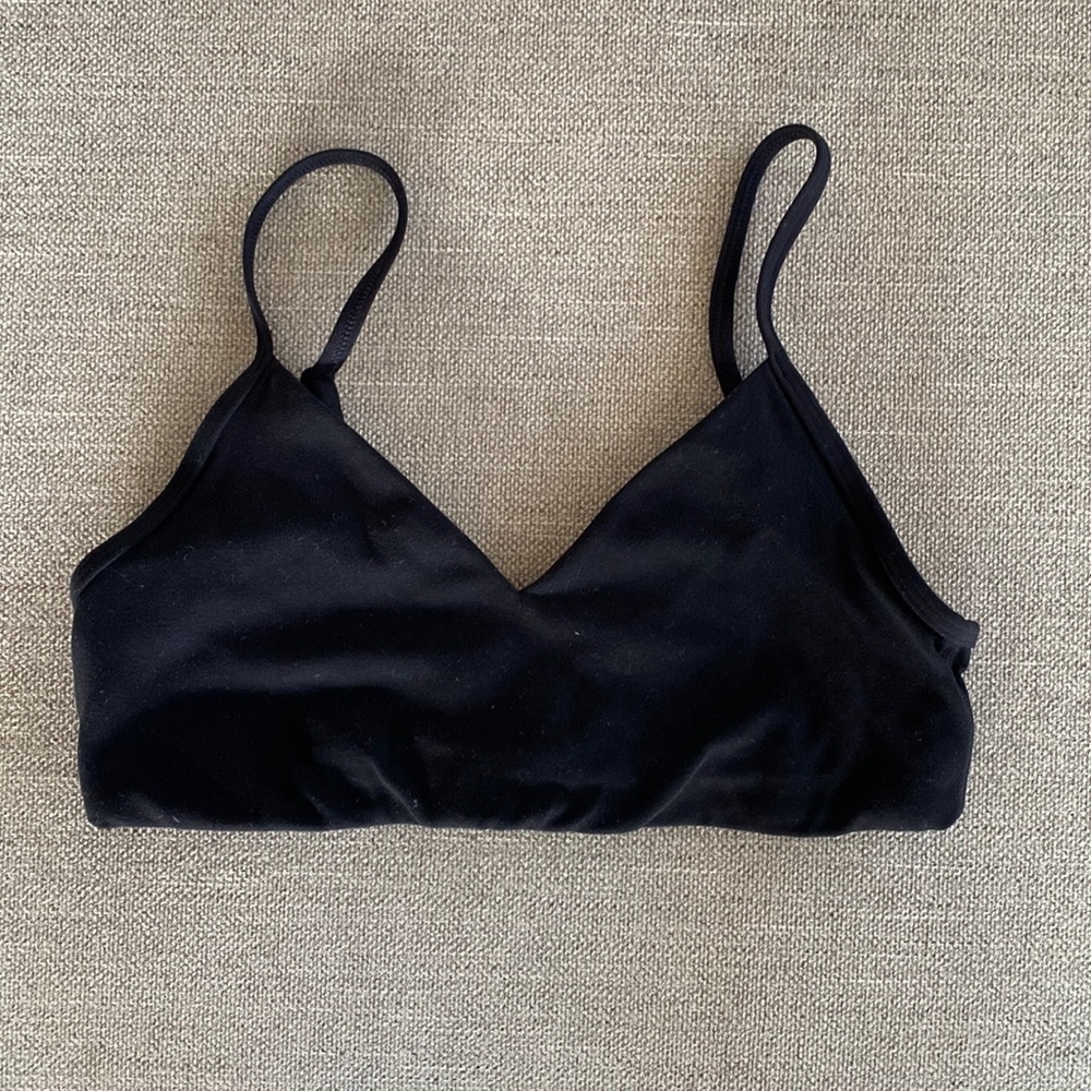 TnAction Aritzia TnaABUTTER Hold Tight Bra Top - Black - Small